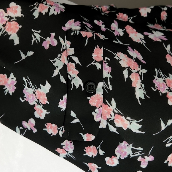 Candie's Floral & Lace Blouse - Picture 3 of 9